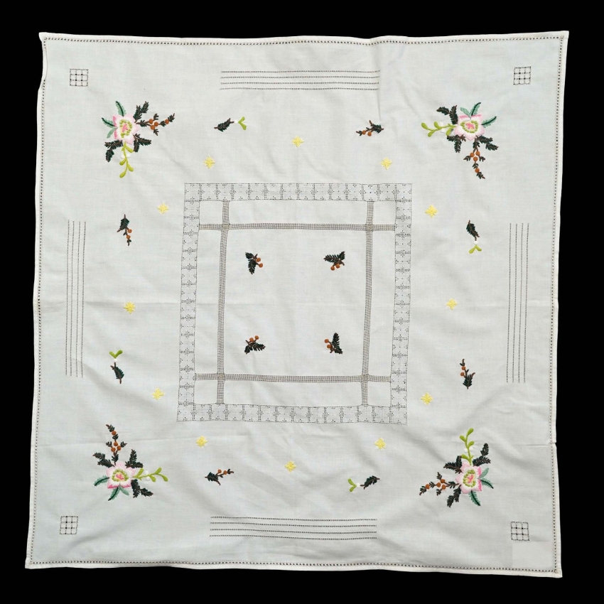 73827 BOŻE NARODZENIE KREMOWE PŁÓTNO RĘCZNY HAFT ŚLICZNY OBRUS 84 X 82 CM (1).jpg