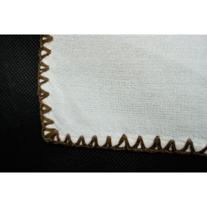 73831 BOŻE NARODZENIE OBRUSIK RĘCZNIE WYSZYWANE ANIOŁKI 67 X 66 CM (4).JPG