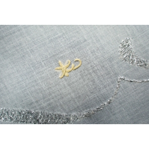 73832 BOŻE NARODZENIE OBRUS RĘCZNIE WYSZYWANY Z KORONKĄ 84 X 83 CM (3).JPG