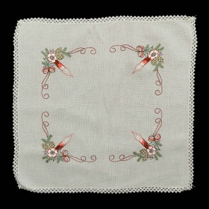 73972 BOŻE NARODZENIE RĘCZNIE WYSZYWANY OBRUS MOTYWY ŚWIĄTECZNE 84 X 83 CM (1).jpg