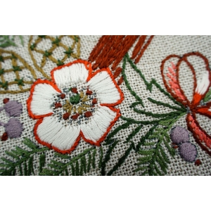 73972 BOŻE NARODZENIE RĘCZNIE WYSZYWANY OBRUS MOTYWY ŚWIĄTECZNE 84 X 83 CM (4).JPG