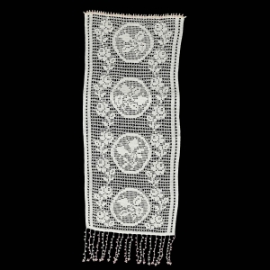 73980 SZYDEŁKO FIRANECZKA W KWIATY Z KORALIKAMI DO KREDENSU MAŁEGO OKNA 90 X 38 CM (1).jpg