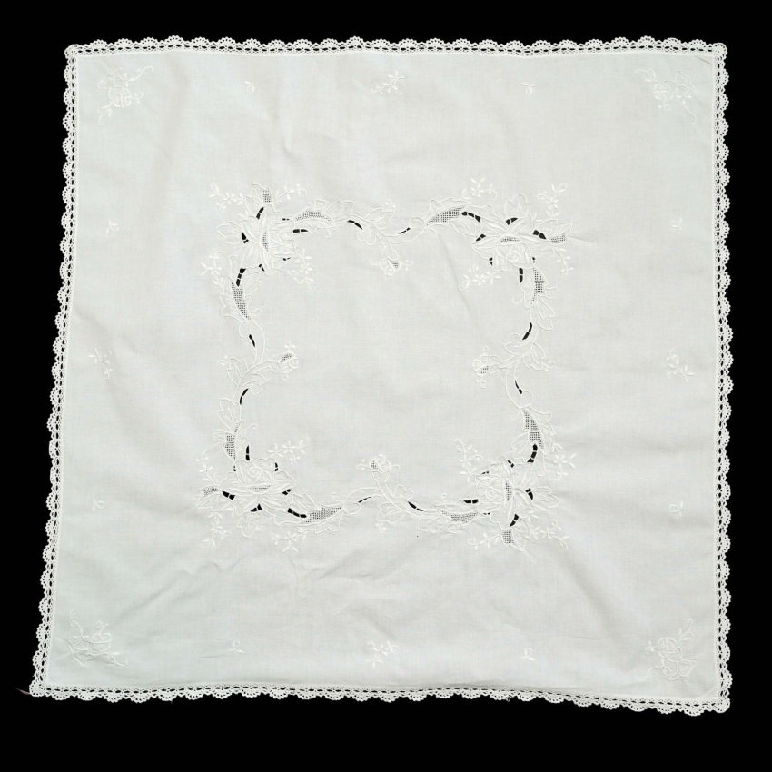 73989 PŁÓTNO HAFT W RÓŻE AŻURKI I KORONKA SZYDEŁKOWA ŚLICZNY OBRUS 80 X 80 CM (1).jpg