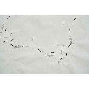 73989 PŁÓTNO HAFT W RÓŻE AŻURKI I KORONKA SZYDEŁKOWA ŚLICZNY OBRUS 80 X 80 CM (2).JPG