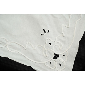 73988 PŁÓTNO HAFT SZNURECZKOWY I AŻURKI ŚLICZNY OBRUS 80 X 80 CM (2).JPG