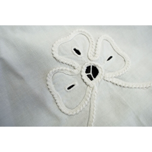 73988 PŁÓTNO HAFT SZNURECZKOWY I AŻURKI ŚLICZNY OBRUS 80 X 80 CM (3).JPG