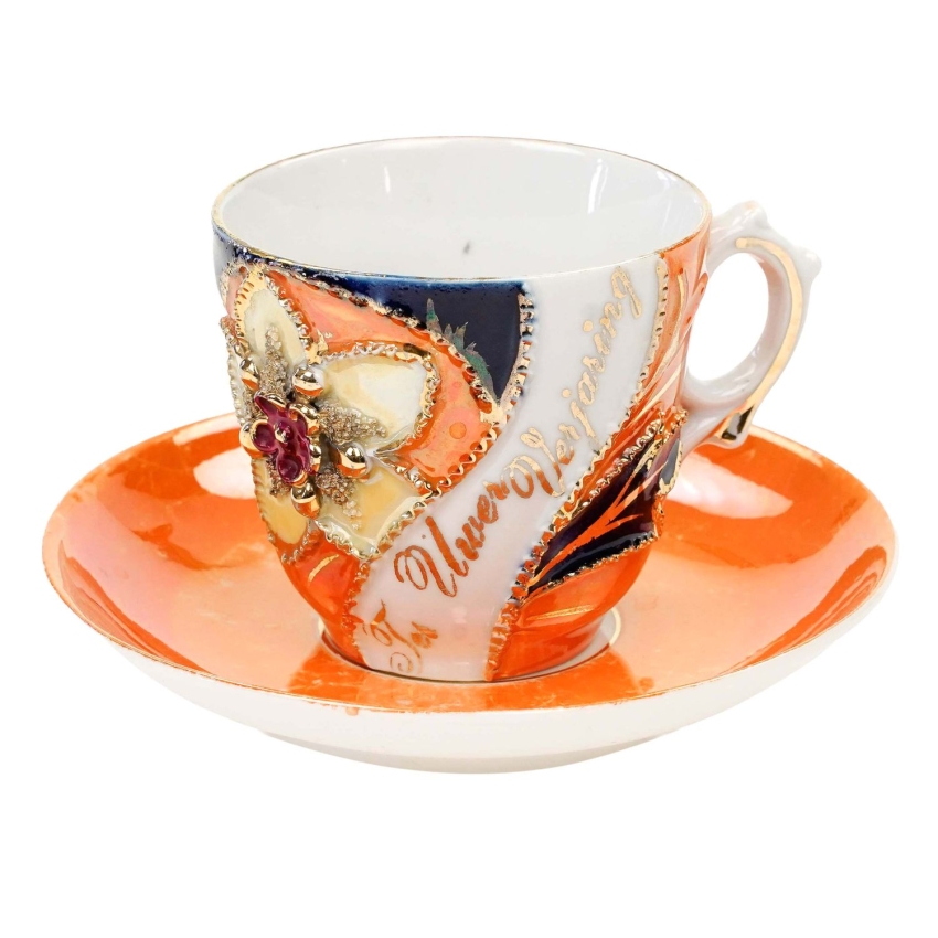 74068 STAREŃKA URODZINOWA FILIŻANKA ZE SPODKIEM PLASTYCZNE DEKORACJE (1).jpg