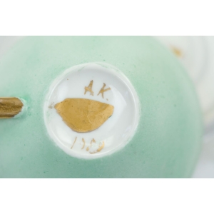 74251 SELEDYNOWA MOKKA ZE SPODKIEM I RĘCZNIE MALOWANE KWIATY I MOTYLEK (7).JPG