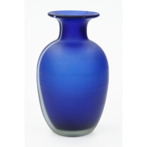 74361 KOBALTOWY SATYNOWY WAZON Z BIAŁĄ SMUGĄ O KLASYCZNYM KSZTAŁCIE (2).JPG