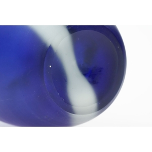 74361 KOBALTOWY SATYNOWY WAZON Z BIAŁĄ SMUGĄ O KLASYCZNYM KSZTAŁCIE (4).JPG