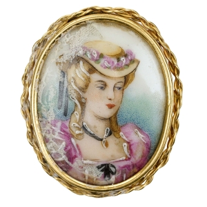 74364 LIMOGES RĘCZNIE MALOWANA PORCELANOWA BROSZA DAMA W RÓŻOWEEJ SUKNI (1).jpg