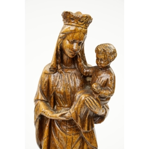 74909 ANTYCZNA FIGURA MATKI BOSKIEJ Z DZIECIĄTKIEM I LWEM Z TARCZĄ FLANDRII (2).jpg