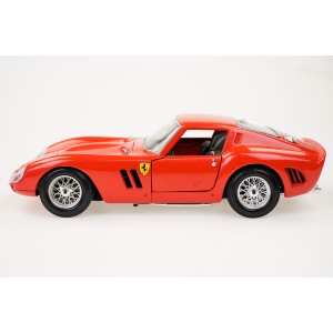 75090 FERRARI GTO '1962 CZERWONY 118 BBURAGO (2).jpg