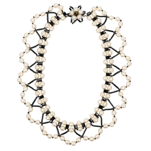 75095 CZECHOSŁOWACJA KOLIA KOŁNIERZYK CHOKER PERŁY I CZARNE KORALIKI SYGNOWANY (1).jpg