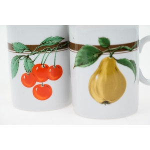 75193 EPIAG KOMPLET 4 ŚLICZNYCH STARYCH KUBKÓW GARNUSZKÓW Z OWOCAMI (2).jpg