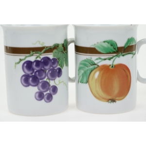 75193 EPIAG KOMPLET 4 ŚLICZNYCH STARYCH KUBKÓW GARNUSZKÓW Z OWOCAMI (3).jpg