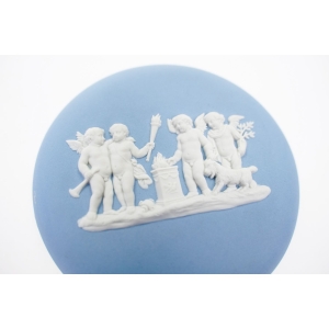 75414 WEDGWOOD PLAKIETA MEDALION Z CHERUBINKAMI (2).jpg