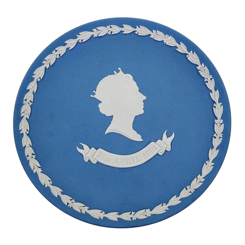 75415 WEDGWOOD TALERZ OKAZJONALNY 65 URODZINY KRÓLOWEJ ELŻBIETY (1).jpg