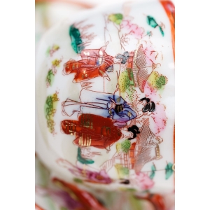 75438 JAPOŃSKA FILIŻANKA ZE SPODKIEM RĘCZNIE MALOWANA Z GEJSZAMI (3).jpg