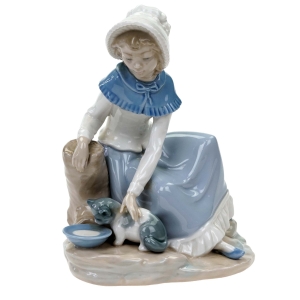 75648 NAOLLADRO ŚLICZNA DUŻA FIGURA DZIEWCZYNY KARMIĄCEJ KOTKA #0284 (1).jpg