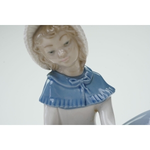 75648 NAOLLADRO ŚLICZNA DUŻA FIGURA DZIEWCZYNY KARMIĄCEJ KOTKA #0284 (2).jpg