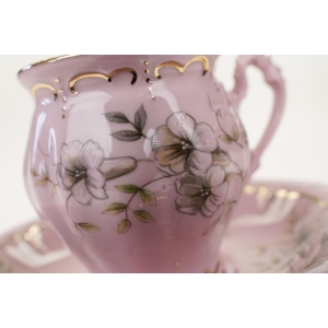 52908 CHODOV FILIŻANKA MOKKA Z RÓŻOWEJ PORCELANY CUDEŃKO Z RELIEFAMI (3).JPG