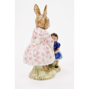 75988 WIELKANOC ROYAL DOULTON FIGURKA KRÓLICZKA Z DZIEWCZYNKĄ (3).jpg