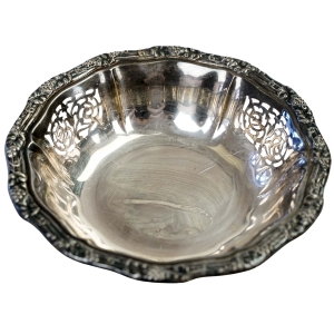 76138 PLATEROWANY KOSZYCZEK MISA Z AŻURKAMI ŁADNIE DEKOROWANA (1).jpg