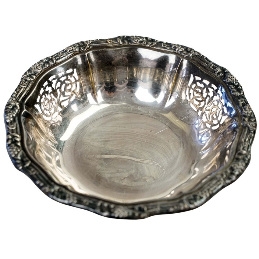 76138 PLATEROWANY KOSZYCZEK MISA Z AŻURKAMI ŁADNIE DEKOROWANA (1).jpg