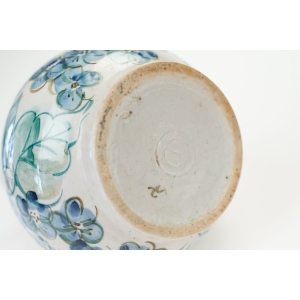 76226 BOLESŁAWIEC RĘCZNIE MALOWANY WAZON W KWIATKI (5).jpg