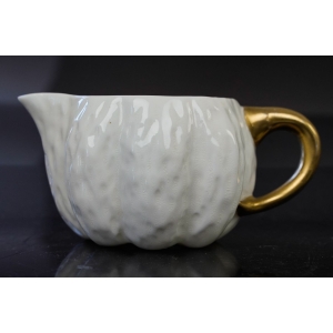 76236 COALPORT MLECZNIK DYNIA W BIELI CUDOWNE RELIEFY (2).jpg