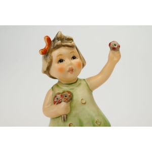 76255 GOEBEL I. HUMMEL FIGURKA DZIEWCZYNKI Z KWIATKAMI (2).jpg