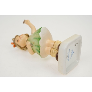 76255 GOEBEL I. HUMMEL FIGURKA DZIEWCZYNKI Z KWIATKAMI (4).jpg