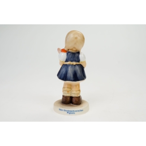 76259 GOEBEL I. HUMMEL FIGURKA DZIEWCZYNKI ZE ŚWINKĄ (3).jpg