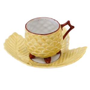 ANANAS MOKKA NA NÓŻKACH ZE SPODKIEM W KSZTAŁCIE LIŚCIA