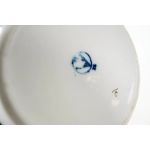 76600 BERLIN ZABYTKOWA OPALIZOWANA RĘCZNIE MALOWANA CUKIERNICA MEDALION (6).jpg