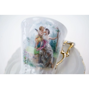 76816 ŚLICZNA SECESYJNA FILIŻANKA ZE SPODKIEM SCENKA Z NIMFĄ I AMORKIEM NIEZAPOMINAJKI II (3).jpg