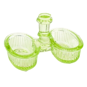 SZKŁO URANOWE DWOJACZEK NA PRZYPRAWY PIEPRZ I SÓL ŚWIECI W ŚWIETLE UV.