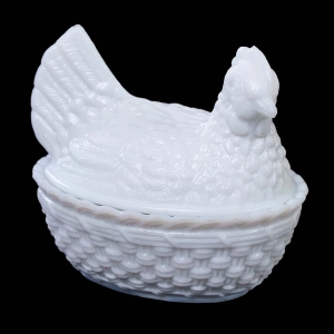 76867 LATTIMO MAŁA TŁUŚCIUTKA KURKA POJEMNIK MASELNICA W BIELI WYS. 10,5 CM (1).jpg