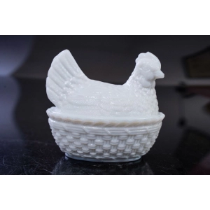 76867 LATTIMO MAŁA TŁUŚCIUTKA KURKA POJEMNIK MASELNICA W BIELI WYS. 10,5 CM (3).jpg