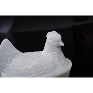 76868 LATTIMO MALUTKA TŁUŚCIUTKA KURKA POJEMNIK MASELNICA W BIELI WYS. 9 CM (3).jpg