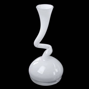 76870 NORMANN KOPENHAGA B. BONNESEN SZKŁO ARTYSTYCZNE BIAŁY WAZON SWING ZE SKRĘCONĄ SZYJKĄ (1).jpg