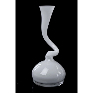 76870 NORMANN KOPENHAGA B. BONNESEN SZKŁO ARTYSTYCZNE BIAŁY WAZON SWING ZE SKRĘCONĄ SZYJKĄ (2).jpg