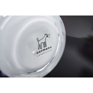 76870 NORMANN KOPENHAGA B. BONNESEN SZKŁO ARTYSTYCZNE BIAŁY WAZON SWING ZE SKRĘCONĄ SZYJKĄ (4).jpg