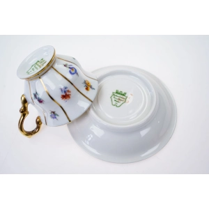 76904 KPM KOPENHAGA BIAŁA MOKKA FILIŻANKA ZE SPODKIEM KWIATECZKI ZE ZŁOCENIAMI (4).jpg