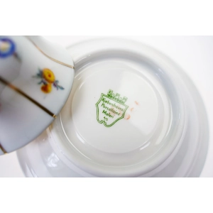 76904 KPM KOPENHAGA BIAŁA MOKKA FILIŻANKA ZE SPODKIEM KWIATECZKI ZE ZŁOCENIAMI (5).jpg