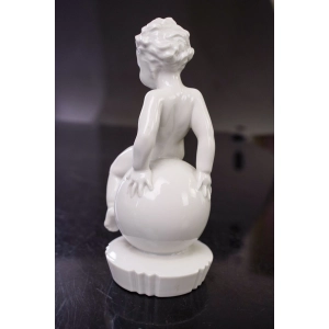 77032 ROSENTHAL F. NAGY PUTTO NA KULI FIGURKA W BIELI (3).jpg