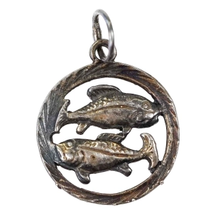 77165 SREBRO DELIKATNY WISIOREK ZNAK ZODIAKU RYBY WAGA 0,9 G (1).jpg