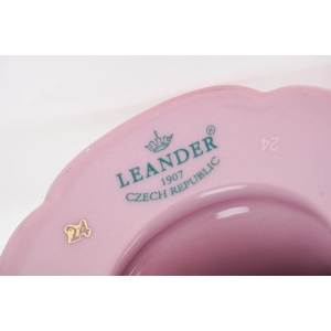 77186 LEANDER FELICJA GŁĘBSZA PATERKA NA NÓŻCE NA CZEKOLADKI Z RÓŻOWEJ PORCELANY KOLOROWE KWIATKI (5).jpg