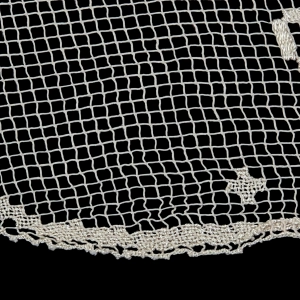 77347 KOŁEK ŚLICZNY OBRUS ZŁOCISTO-KREMOWY WINOGRONA 130 X 90 CM (7).png